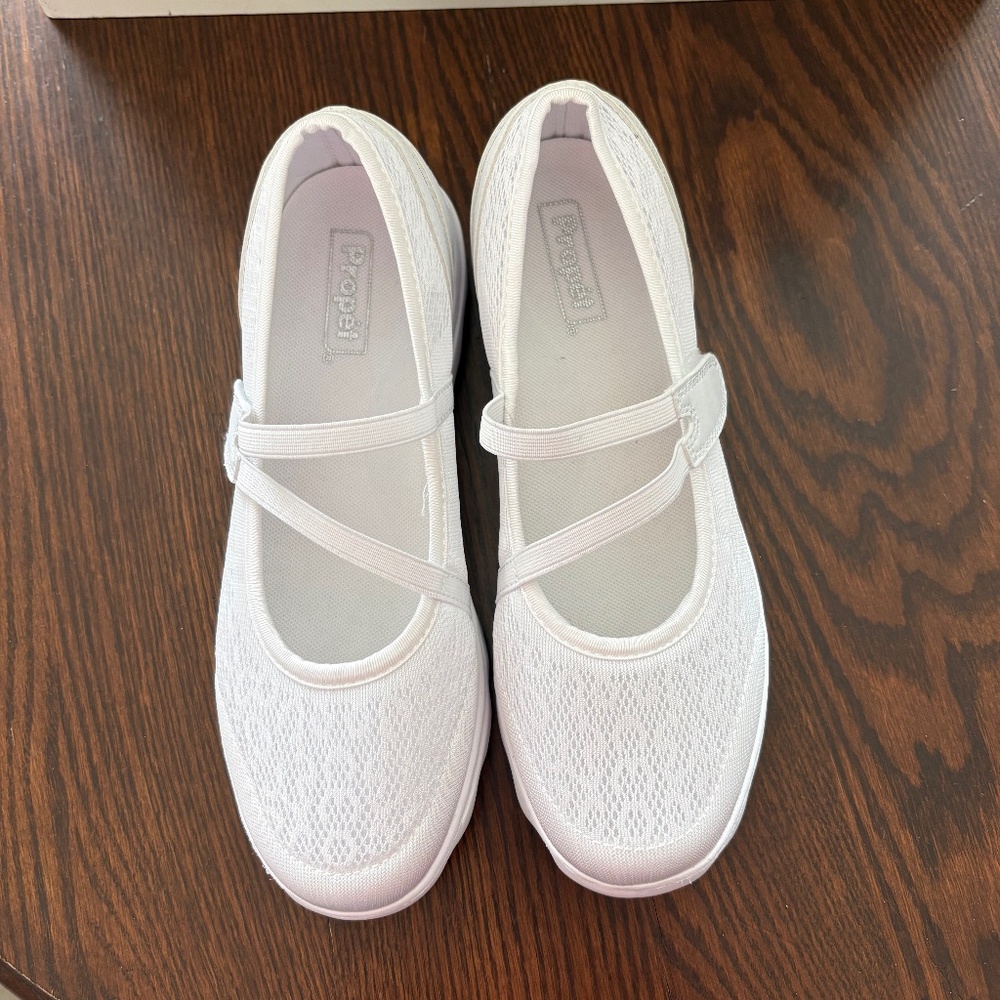 NWOT Propét TravelActiv Mary Jane women's